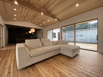 岩国市　M様　新築事例　～広いリビングのH型プランの家～